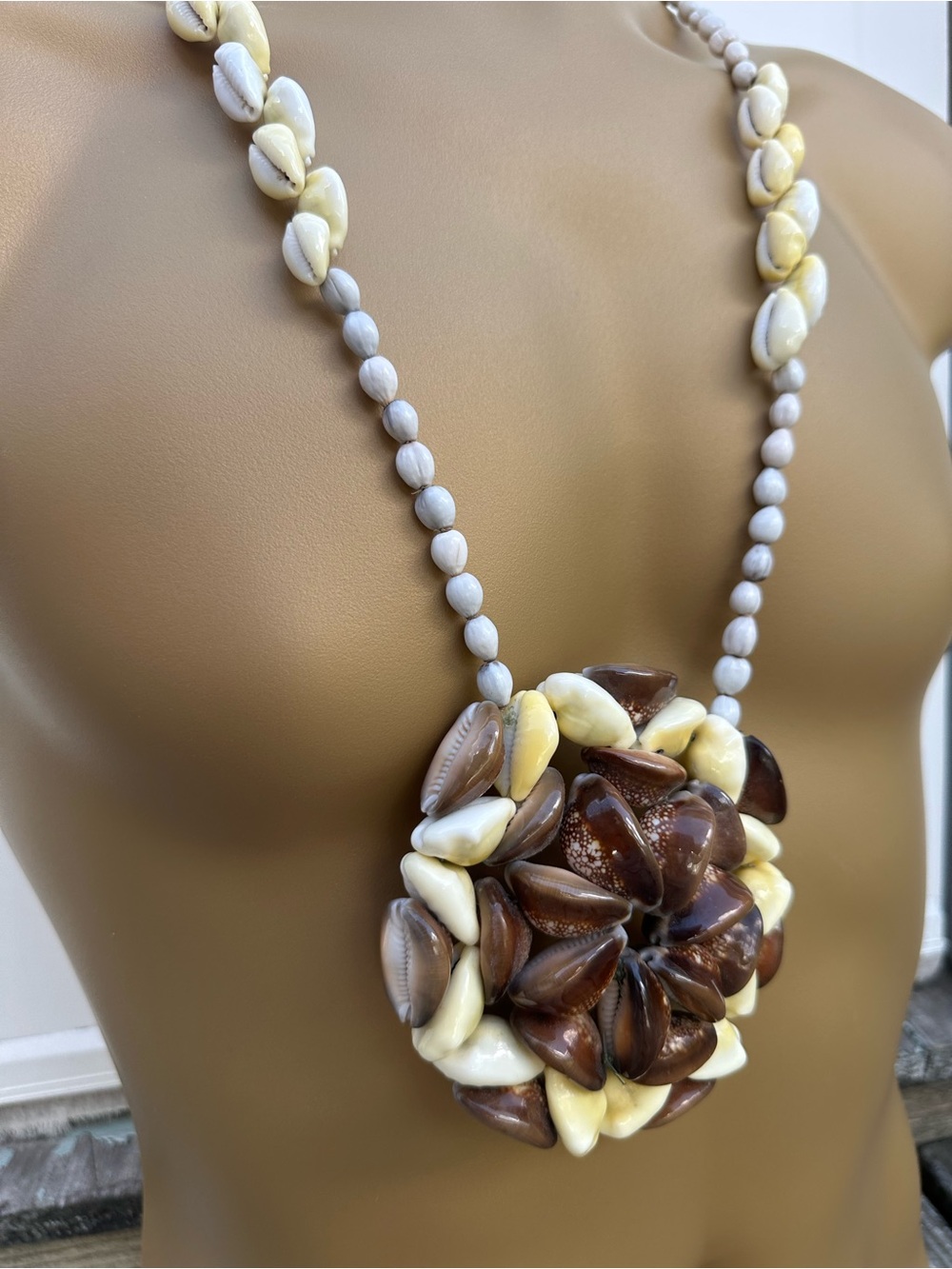 Bold Tahitian Disk Lei